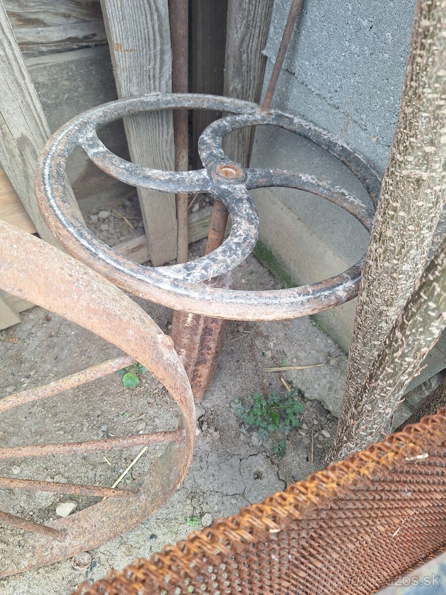 Liatinove koleso na studnu 1 - 6