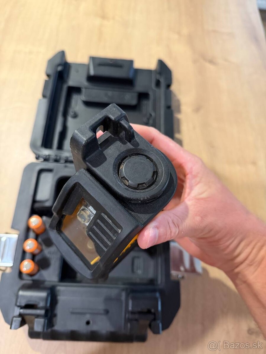 Krížový laser DeWalt DW088CG (zelený lúč) - 6