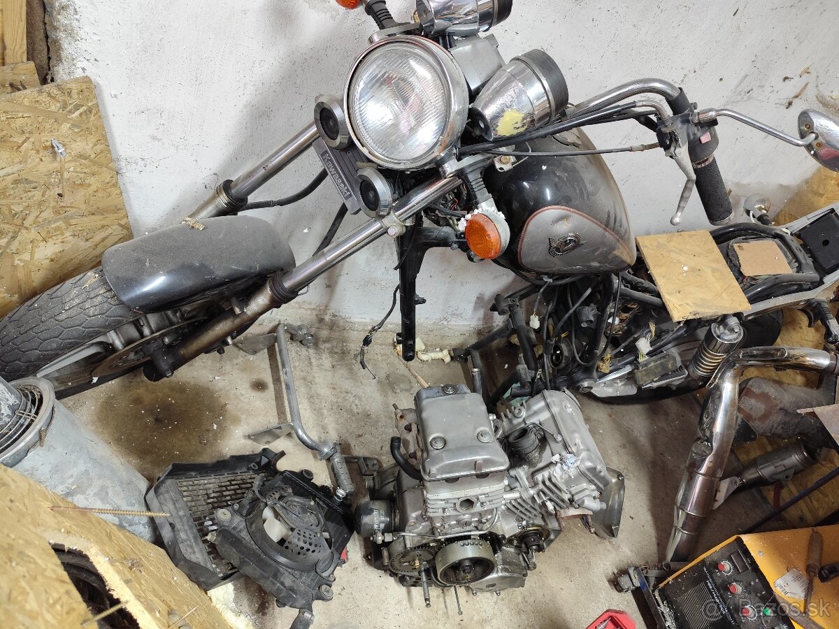 Kawasaki VN 750 - 6