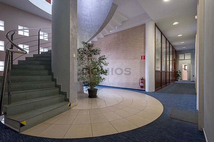 Reprezentačná admin. budova (900 m2, parking, KE-St.mesto) - 6