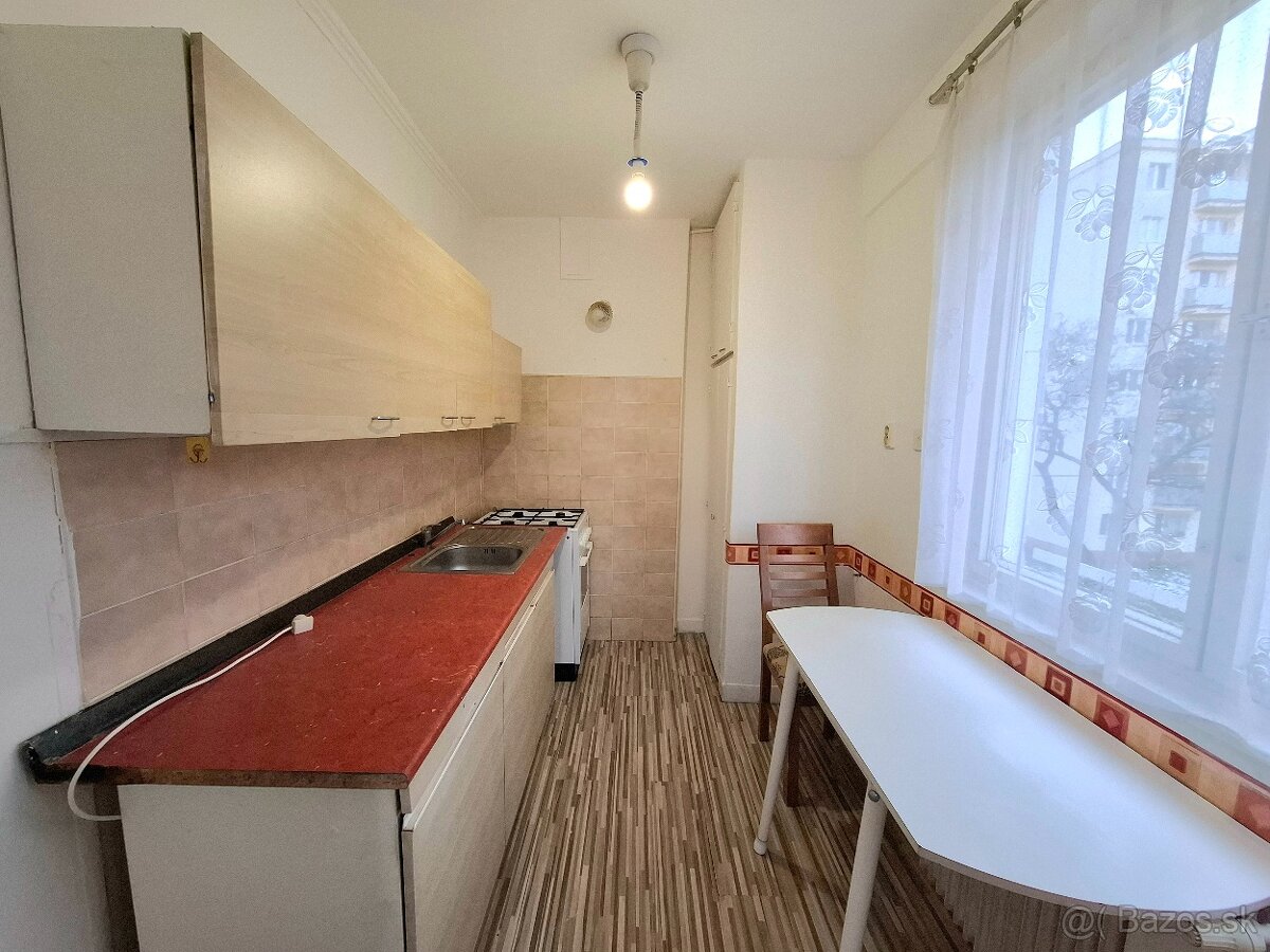 3 - izbový byt v pôvodnom stave, Prievidza - Š. Králika - 6