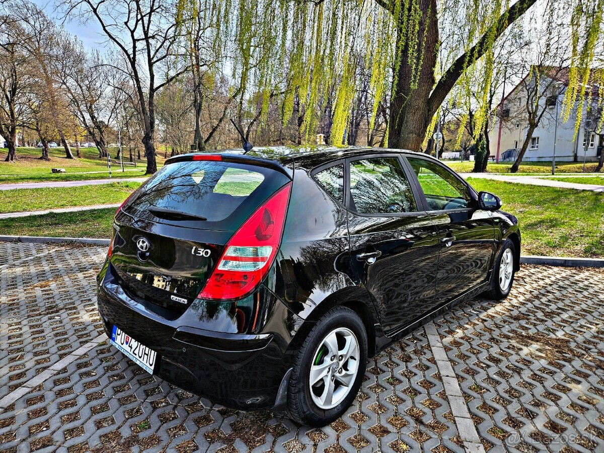 Hyundai i30 1.6 CRDi rv:9/2011 142 tis.km - 6