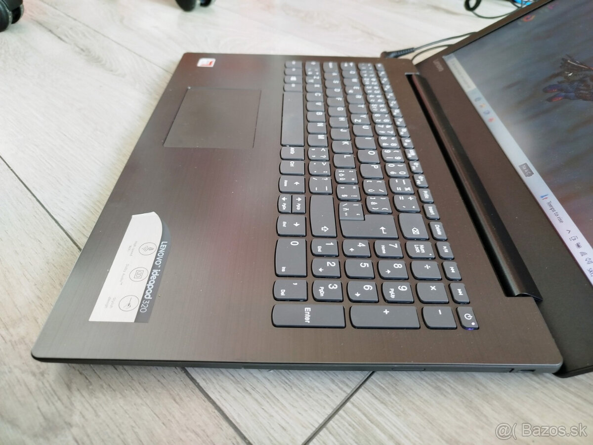 notebook Lenovo IdeaPad - 15.6" AMD A4, 8GB, 2x VGA, SSD - 6