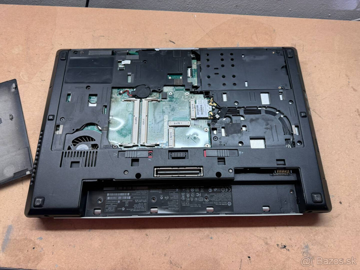 Predám pokazený notebook na náhradné diely zn.HP 8570w - 6
