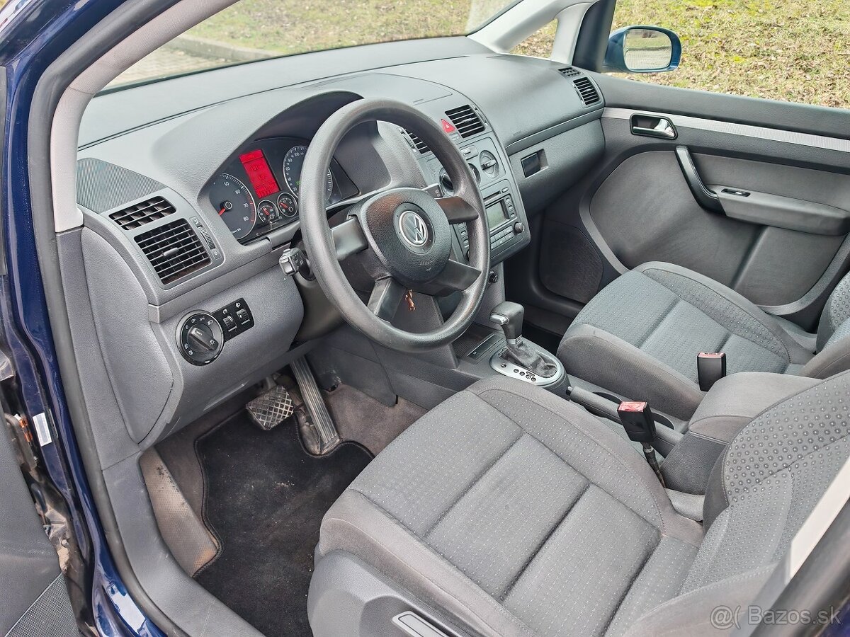 Volkswagen Touran 1.6 FSI - 6