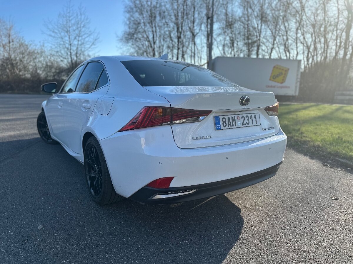 Lexus IS 300h F-SPORT - 6