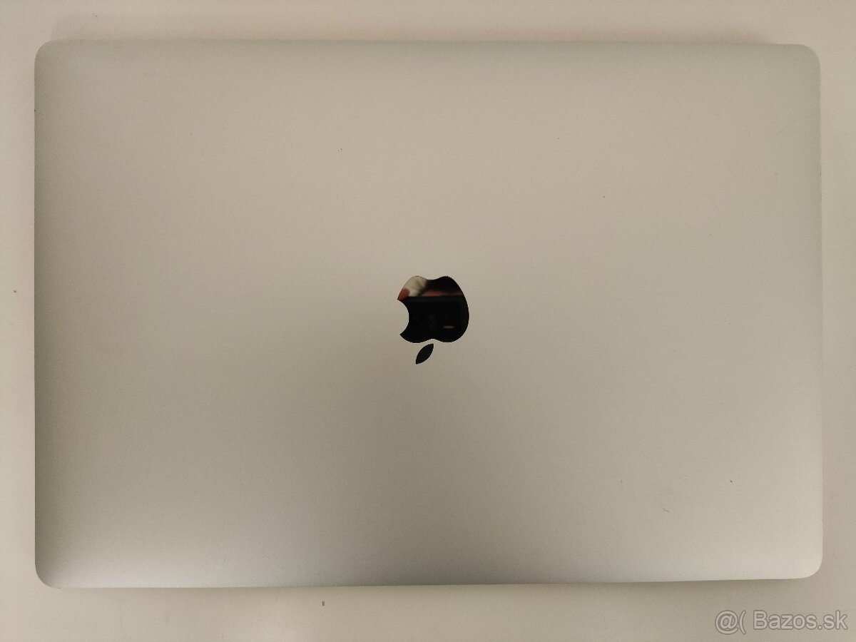 Apple MacBook Pro 15 (2018) | Intel Core i7 • 16 GB RAM • 25 - 6