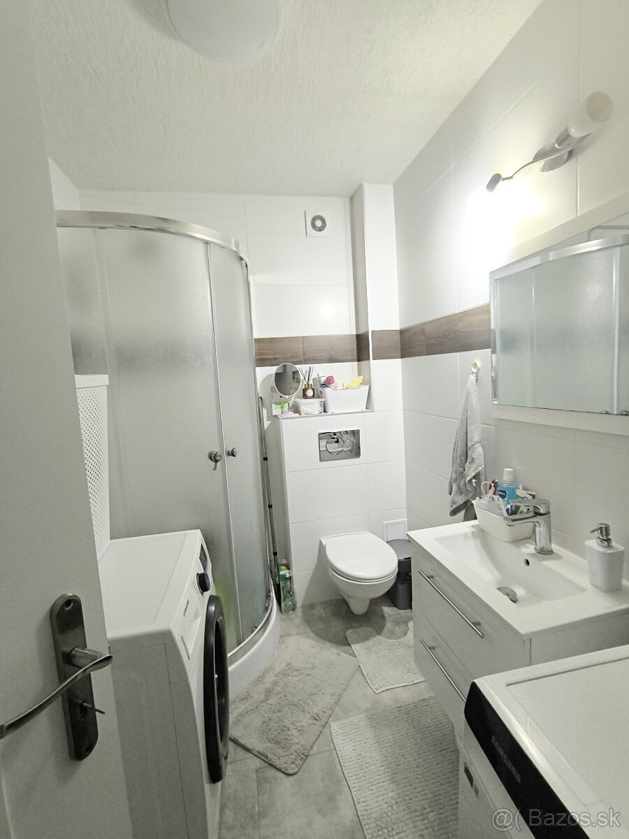 PRENÁJOM: 2IZBOVÝ BYT S VEĽKOU TERASOU - 5 MIN.PEŠO OD BREZN - 6