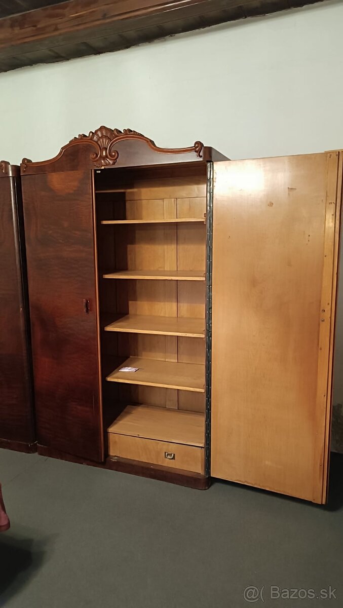 Predám 2 starožitné skrine - 6