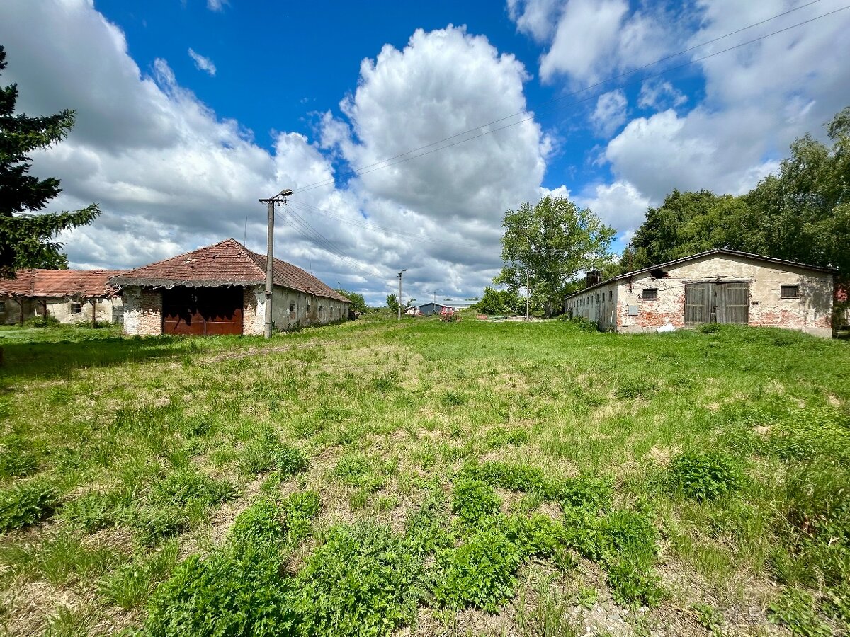 Areál družstva 1,1 ha - predaj/prenájom - 6