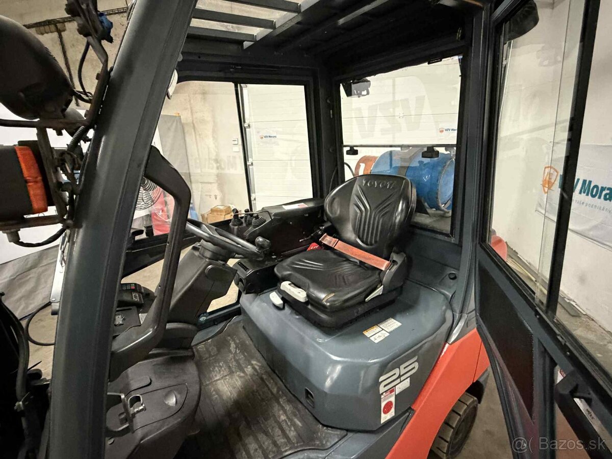 Vysokozdvižný vozík Toyota 8FGCU25 LPG - 6