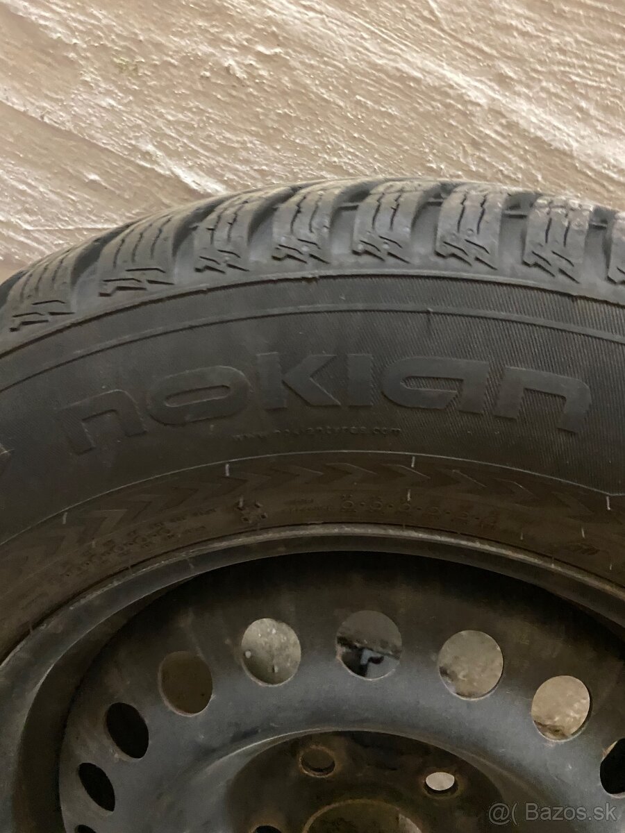 Predám zimnú sadu kolies 215/70 R16 Nokian Weatherproof - 6