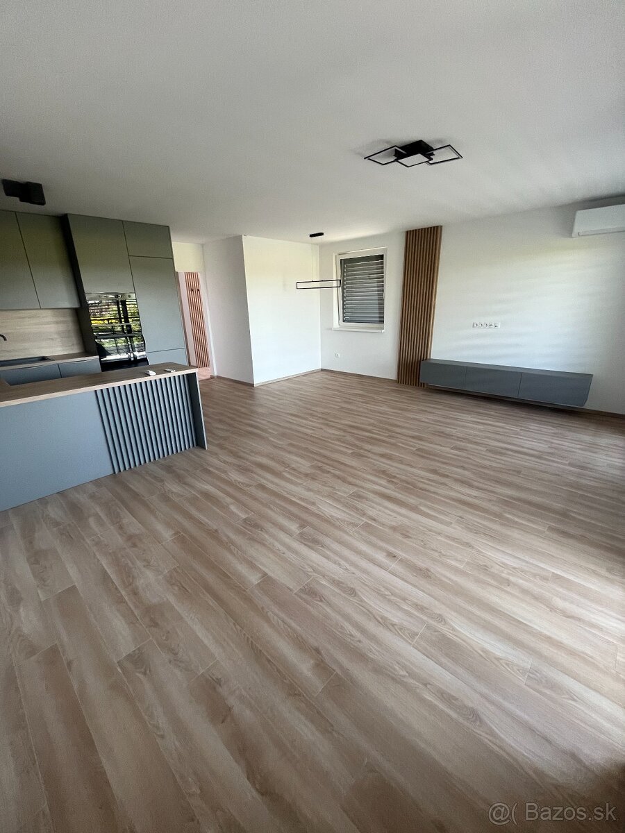 3 izb. byt s vlastným pozemkom + 2 parkovacie miesta - 6