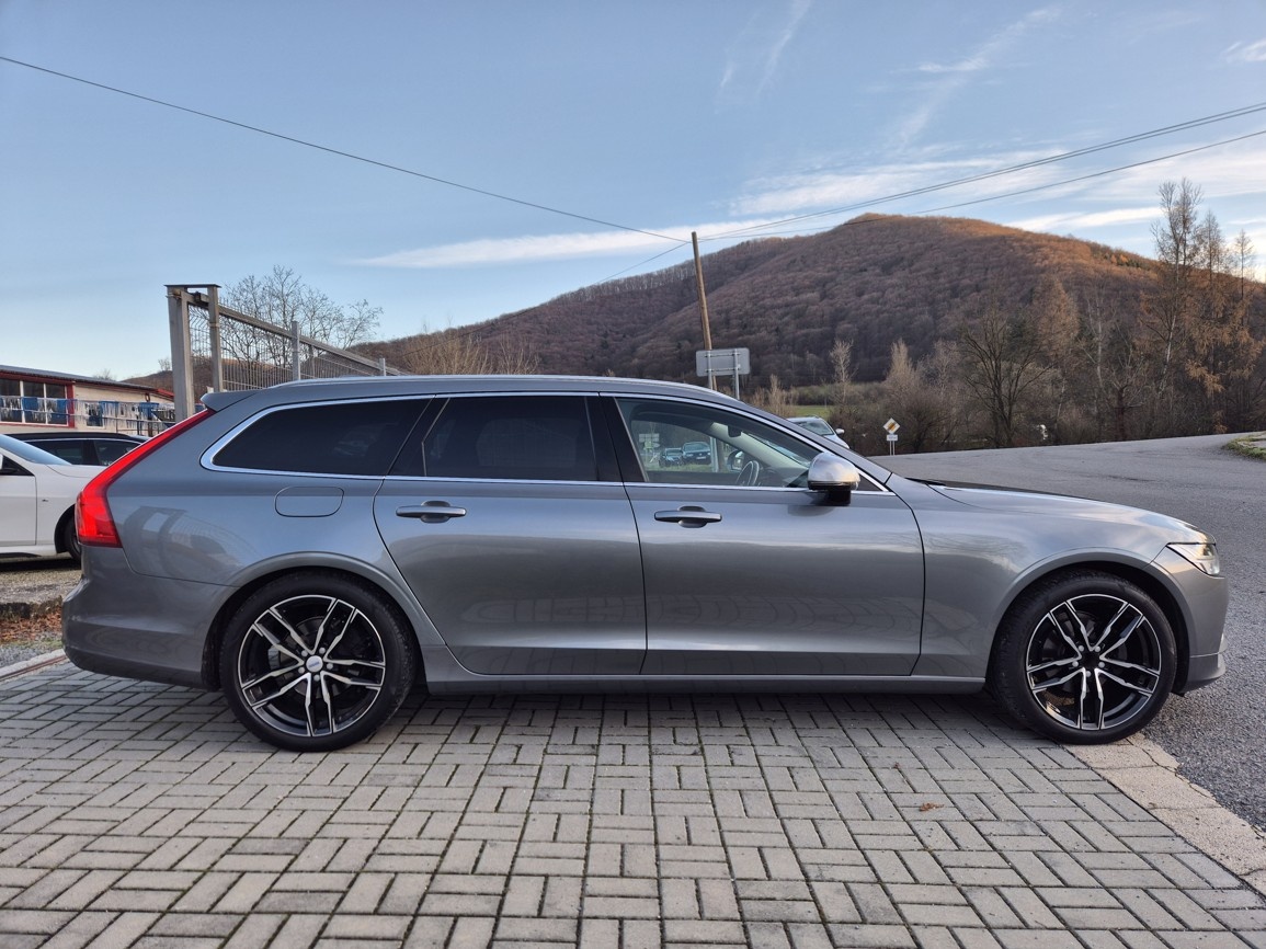 Volvo V90 D4 2.0L Momentum AWD A/T 140 kW - 6