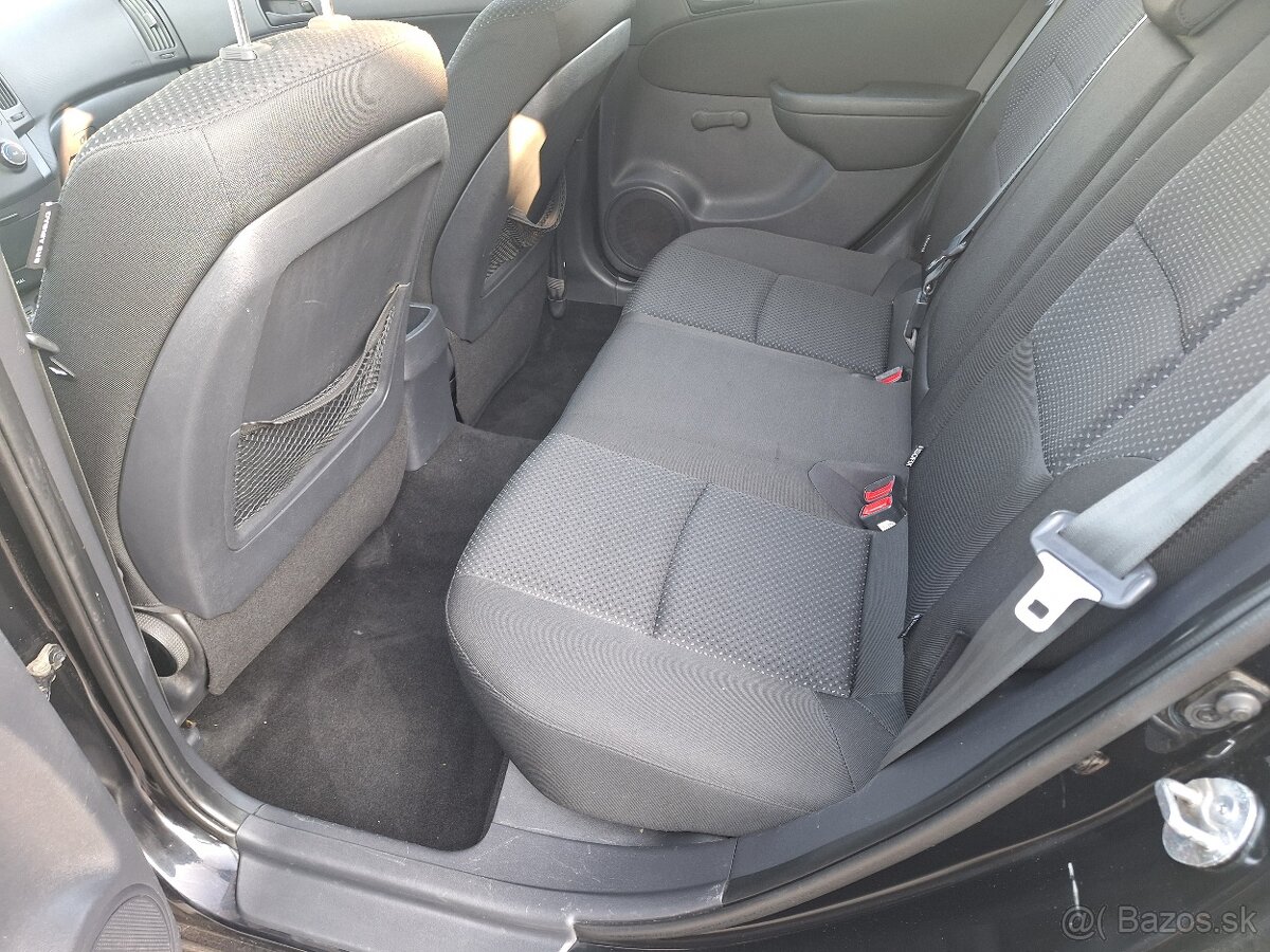 HYUNDAI I30 1,6 CRDI ROK 2012 - 6