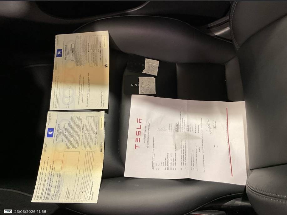 Tesla Model Y 2023 Standard Range SoH 95 % - 6