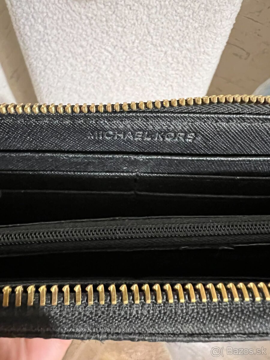 Michael kors cierna peňaženka. - 6