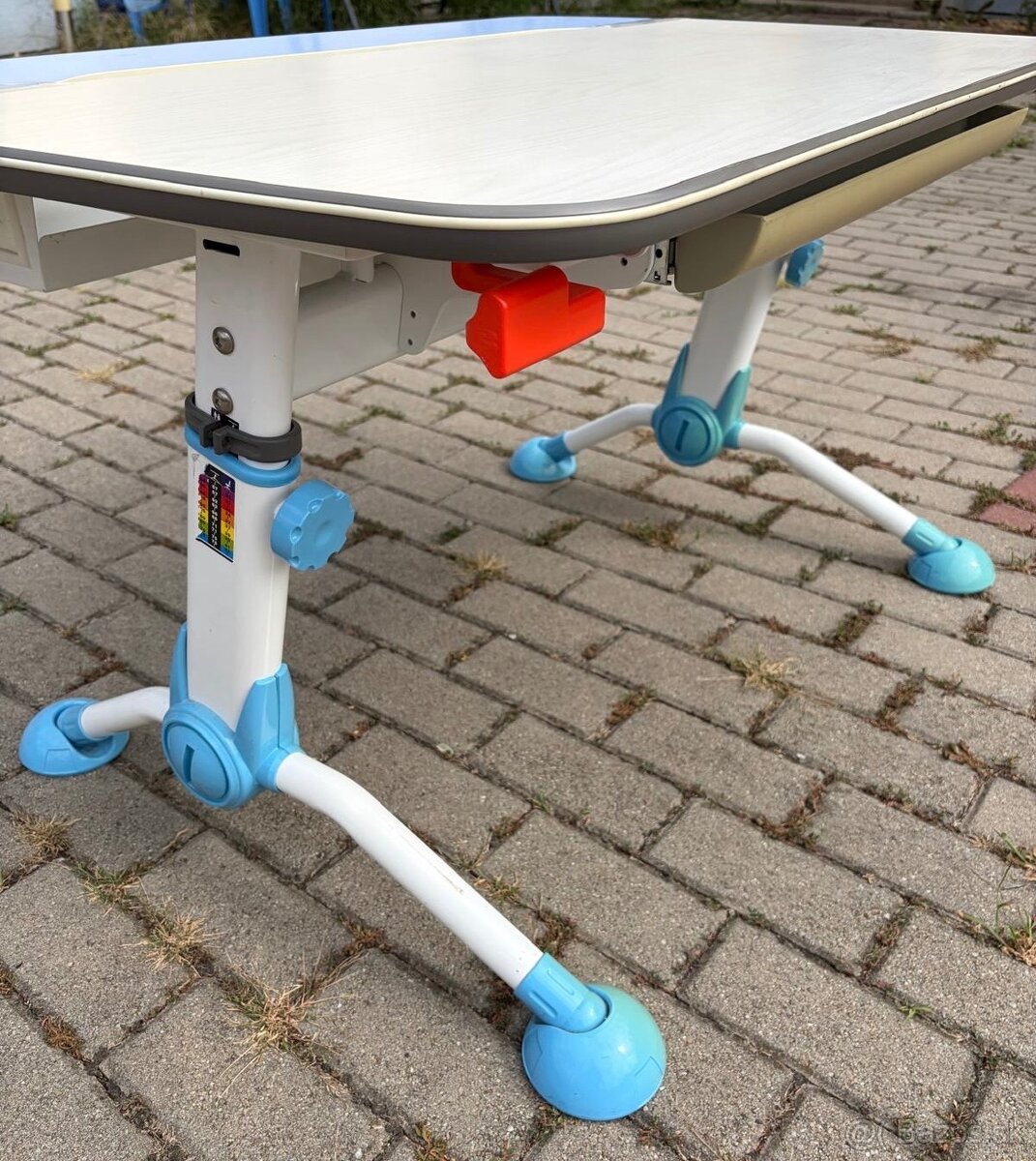Rastuci detsky pisaci stol - 6