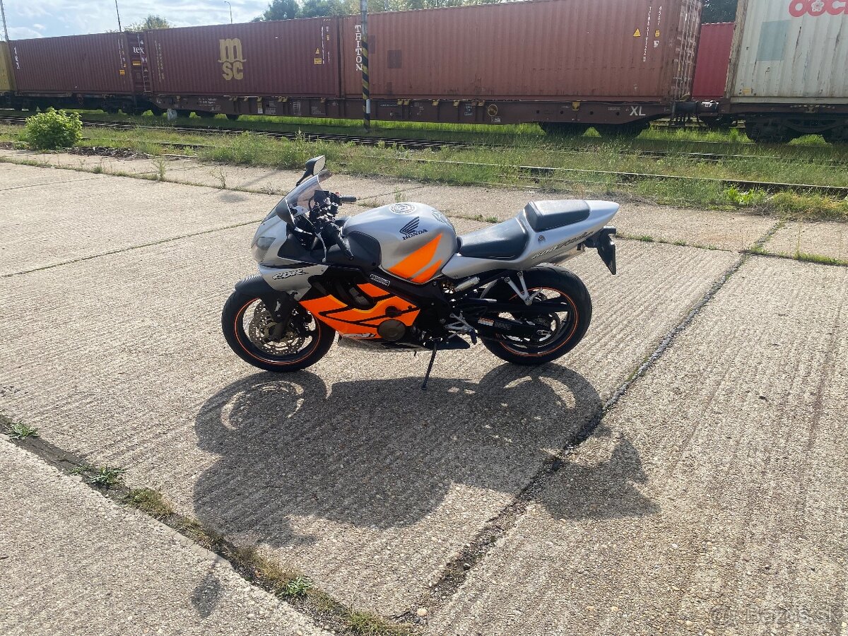 Honda CBR 600F4i - 6