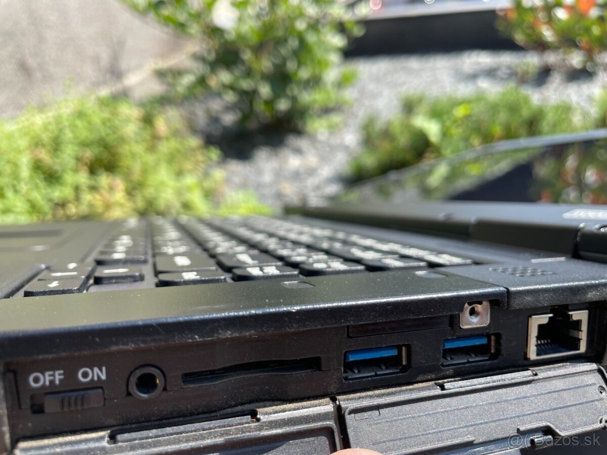 vojenský Panasonic CF-54 - 6.gen CPU / COM port / 4G LTE - 6