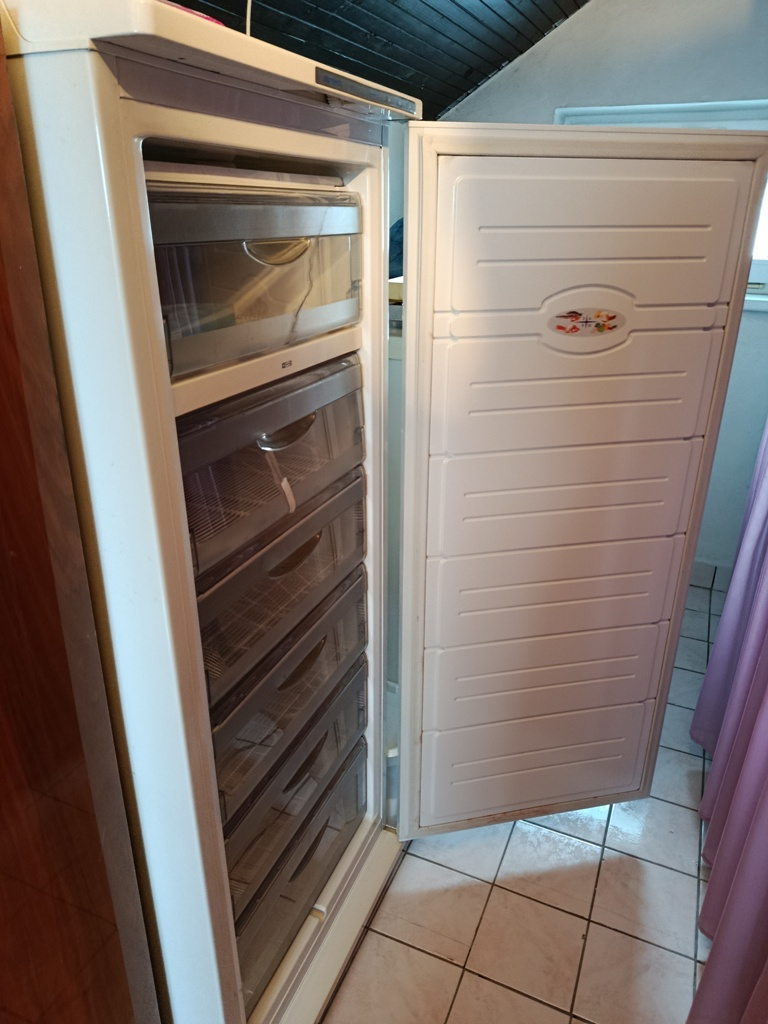 Mraznička Eurotech – 240 l - 6