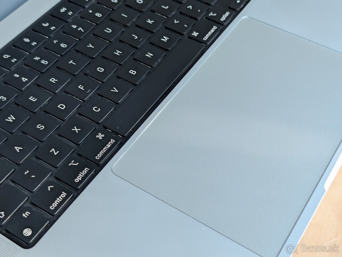 MacBook Pro 16″ M1 Pro – 32 GB RAM, 1 TB SSD - 6