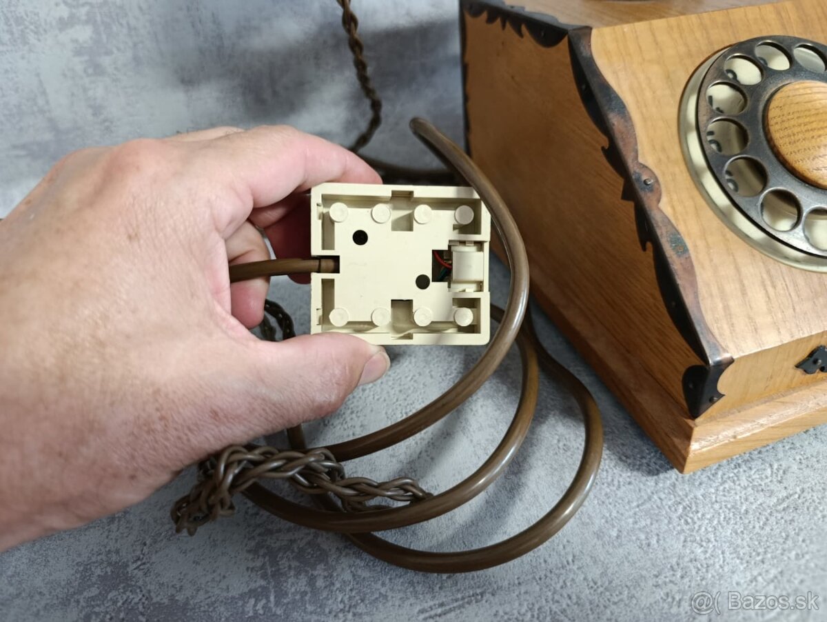 Starý retro telefon Tesla z roku 1979 Velice zachovalý, má č - 6