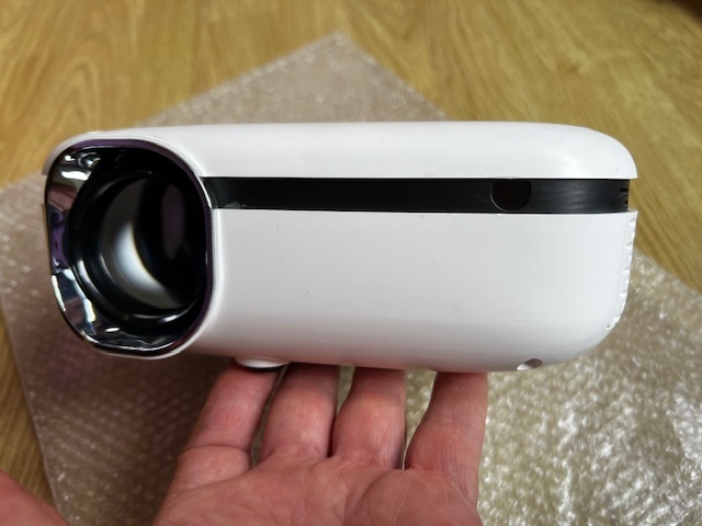 Biely LCD projektor RD-852 pre domáce kino - 6