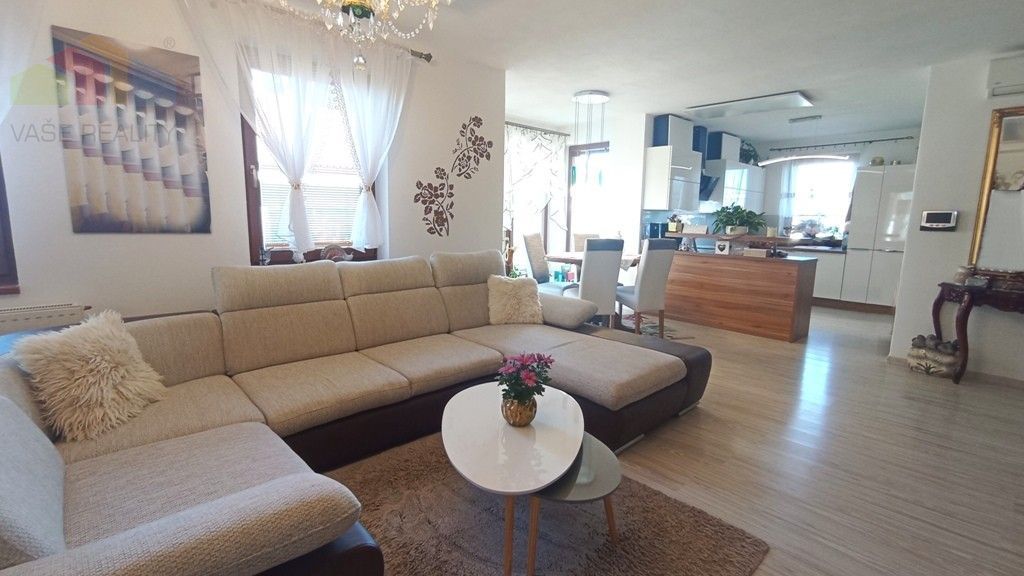 Novinka Rodinný dom s bazénom v lukratívnej lokalite - Nitr - 6