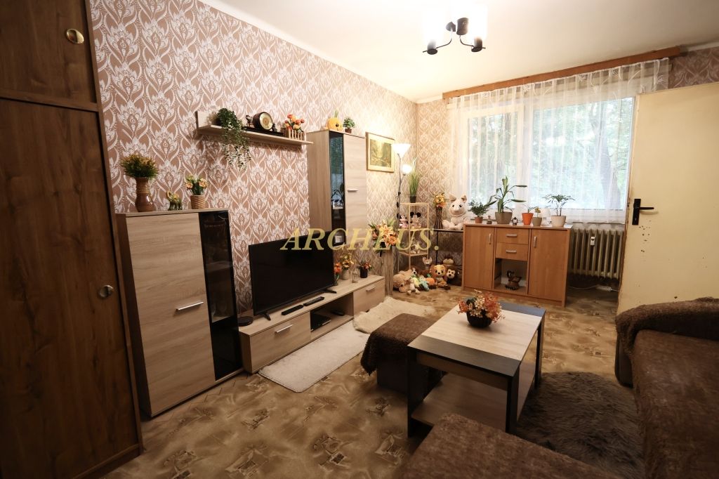 Veľký 2-izbový byt v pôvodnom stave na prerábku - 6