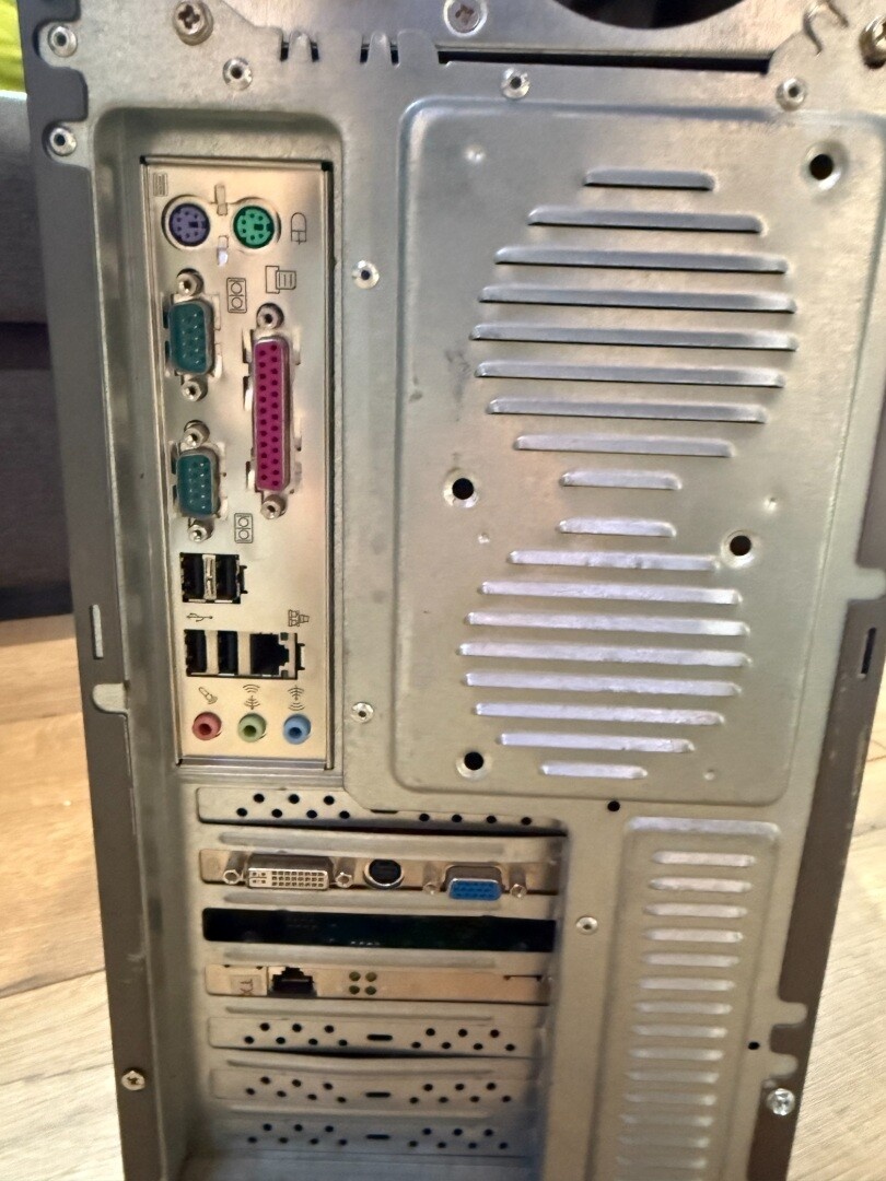 Stolový počítač s Windows XP – ideálny pre staršie programy - 6