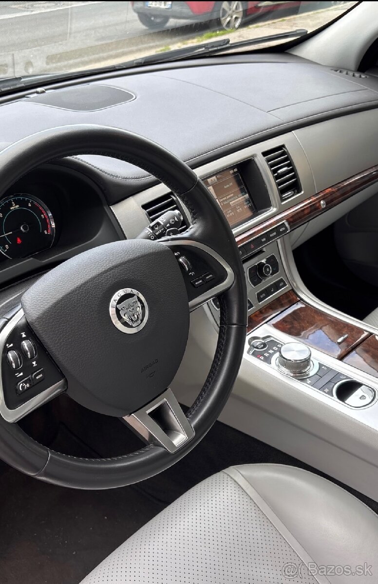 Jaguar xf 3.0d v6 diesel 177kw,znížená cena do konca mesiaca - 6