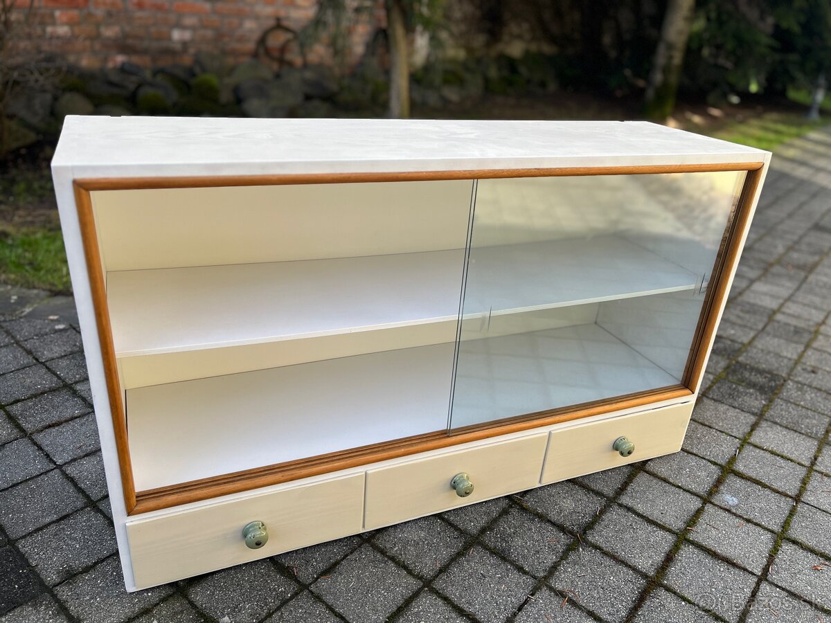 Retro závesna skrinka - 6