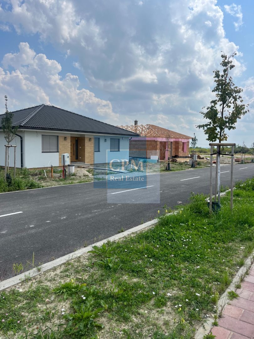 Ponúkame na predaj lukratívny stavebný pozemok v Modre s krá - 6