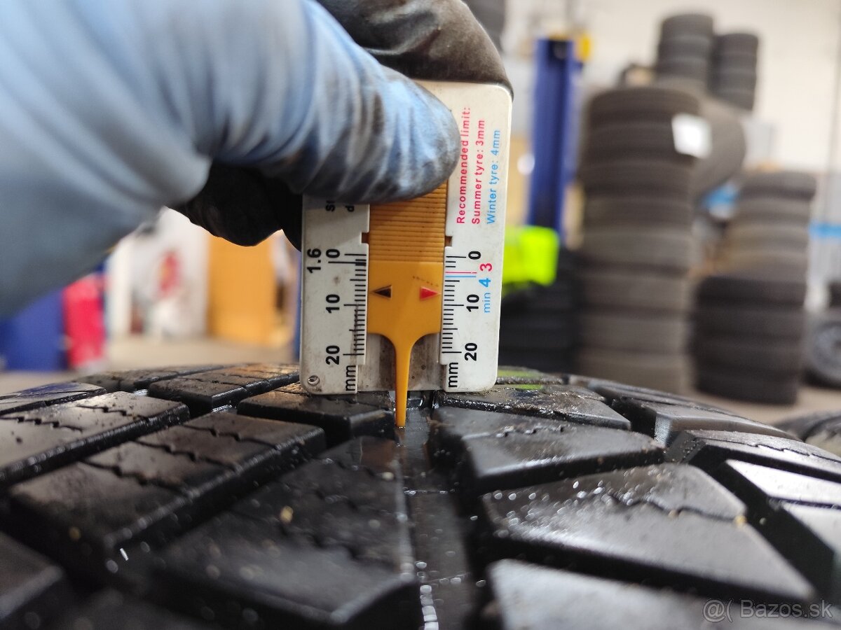 Predám celoročné pneumatiky 235/55R18 - 6