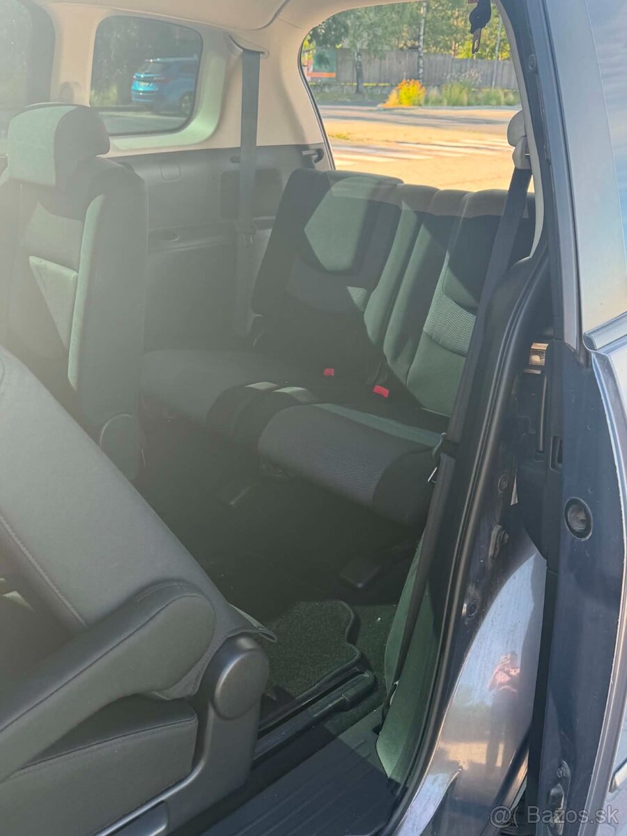 Mazda 5 -7 miestna - 6
