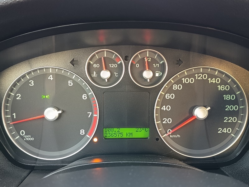Predám 5dv. Ford Focus 1,6i r.v.2005 74kW - 6
