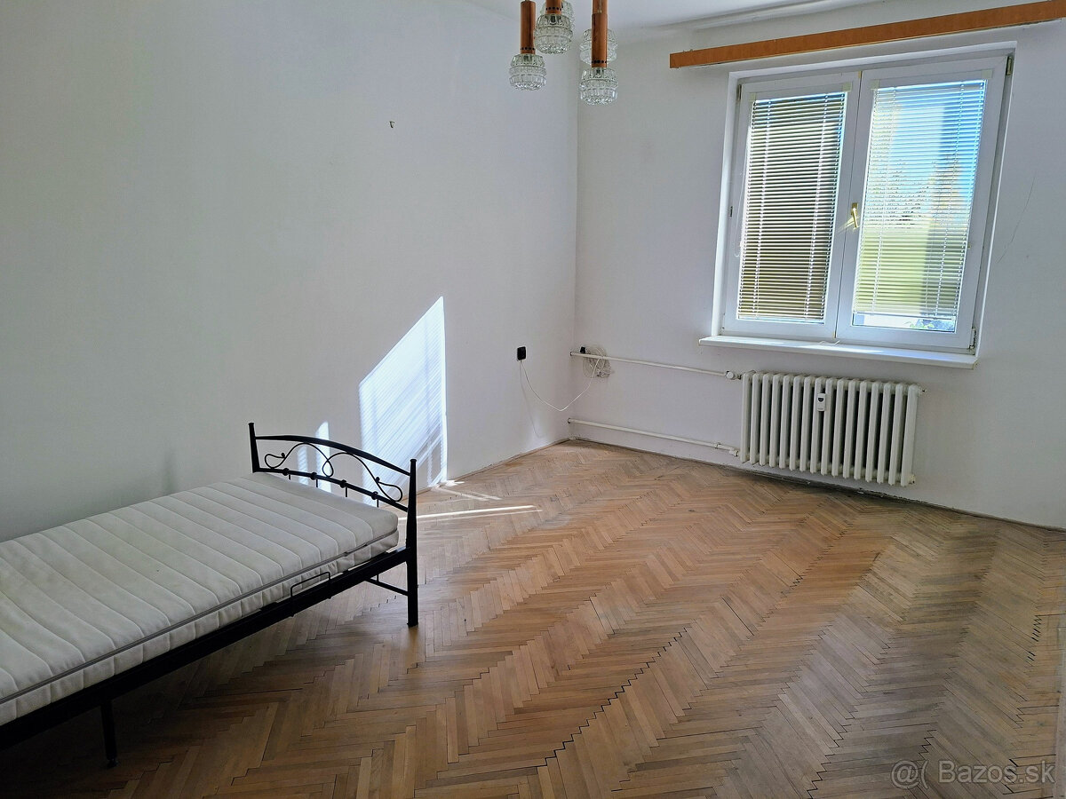 PRÍJEMNÝ 2-IZB.BYT V MESTSKEJ ČASTI TRNÁVKA, HANÁCKA UL., TE - 6