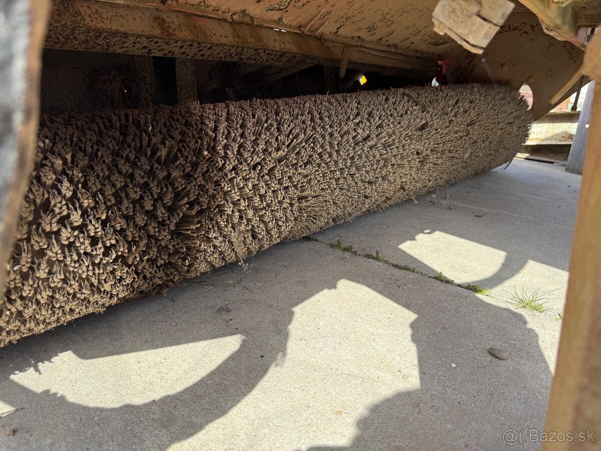 Zametacia kefa na traktor bager - 6