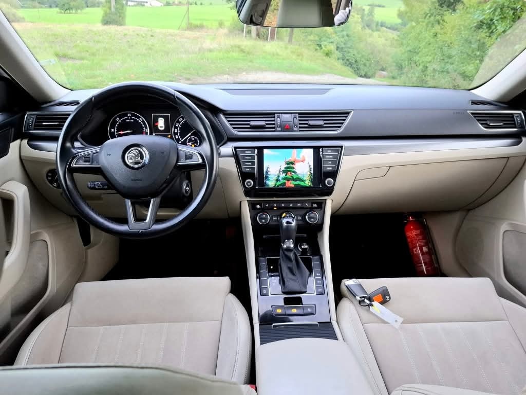 Superb Combi 2,0 TDI Style 110kW Alcantara - 6