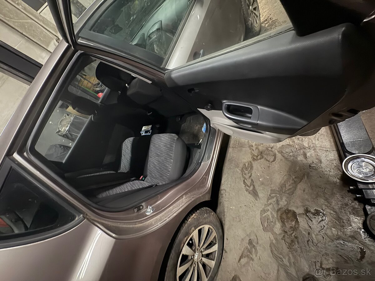 Kia Ceed 1,4 benzín - 6