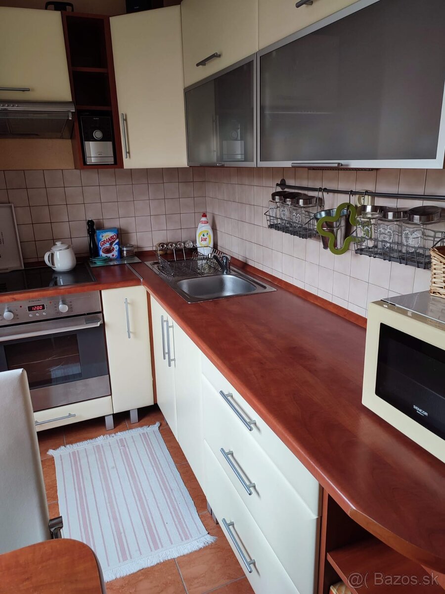 Prenájom 3 izb. bytu - 6