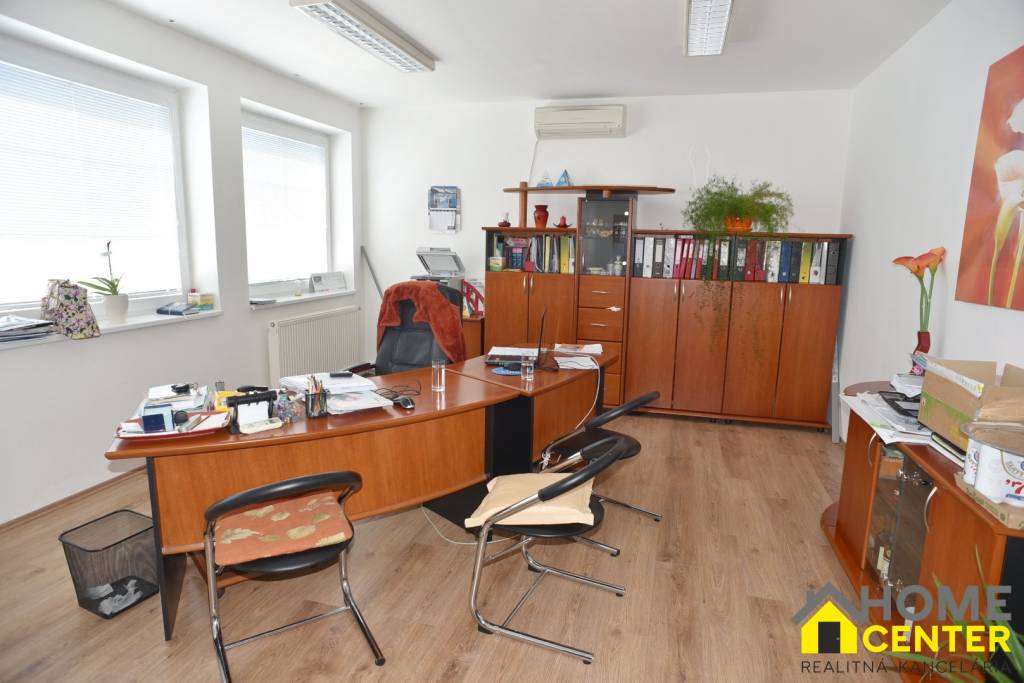 NA PREDAJ AREÁL S MUROVANOU HALOU, VÝROBNÝM PRIESTOROM, 6580 - 6