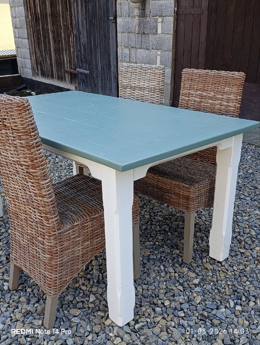 Masívny jedálenský stôl - 6