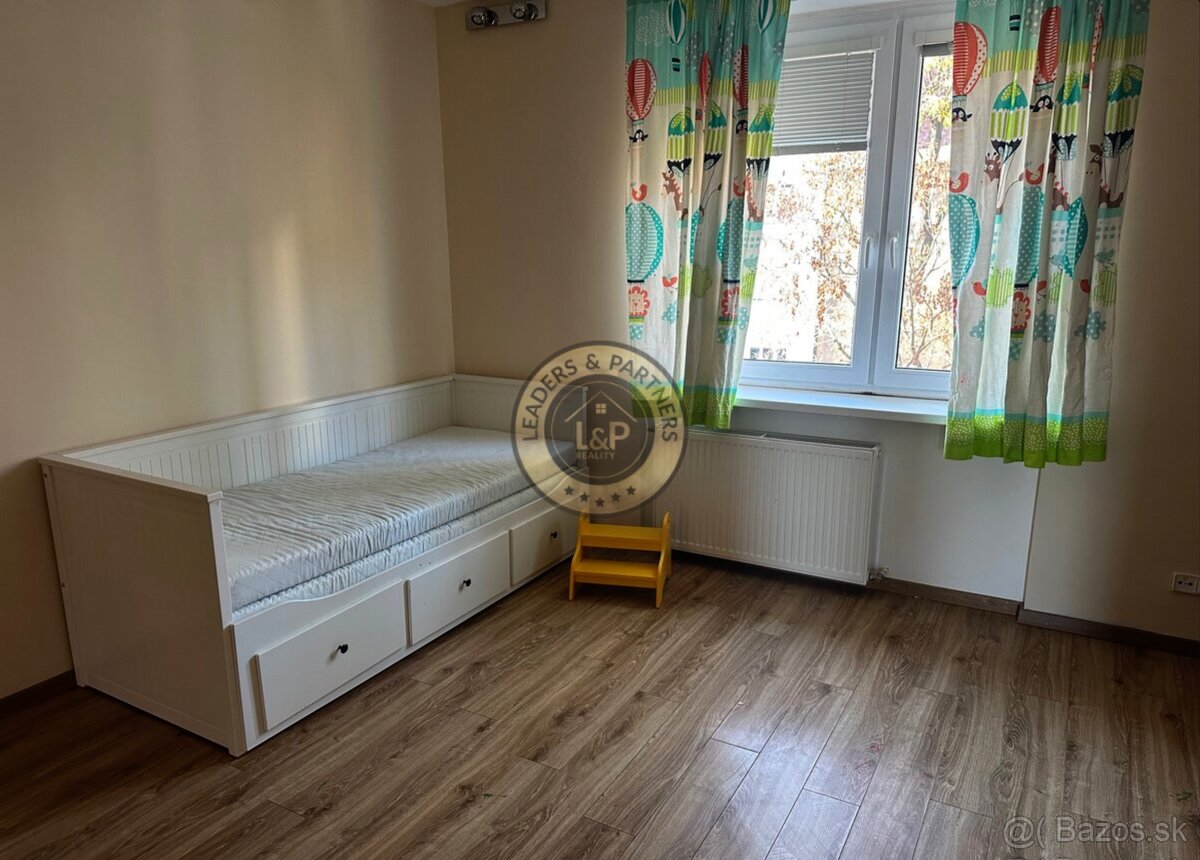 L&P | Prenájom priestranného 3-izbového bytu –Trenčianska ul - 6