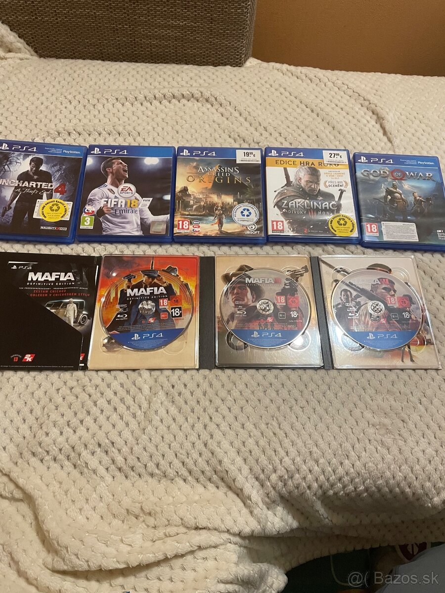 PS4 slim 1TB +2 ovladace+ 8 hier - 6