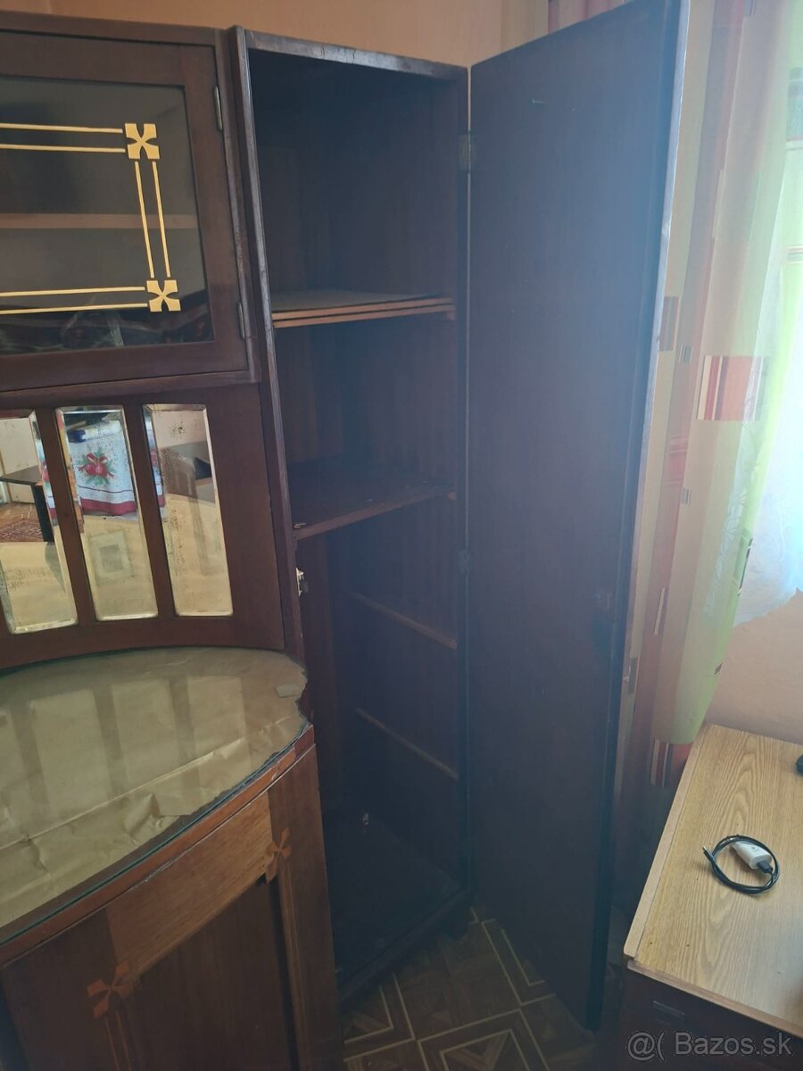 Vitrína - 6