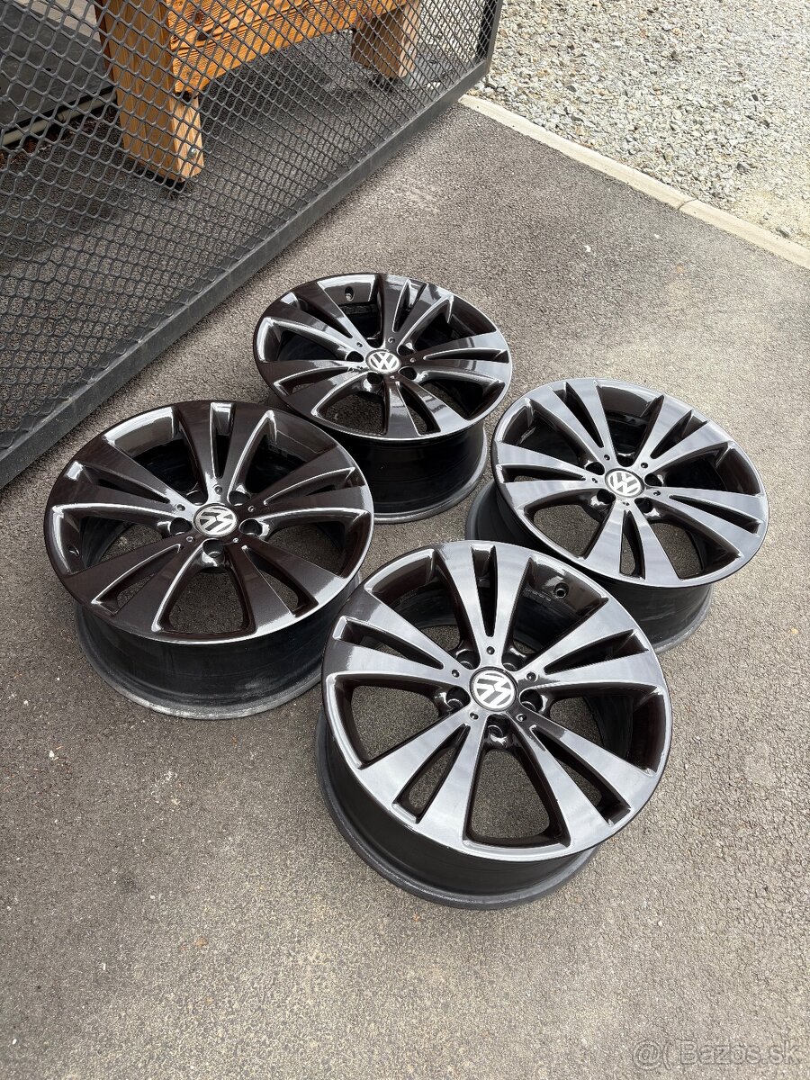 ZRENOVOVANE orig. VW R18 Chicago - 6