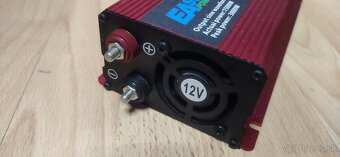 Menič napätia 12V/24V na 230V čistý sínus - 6