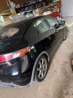 Honda civic Ufo 1.4i 1.8i rok 2007 čierna farba - 6